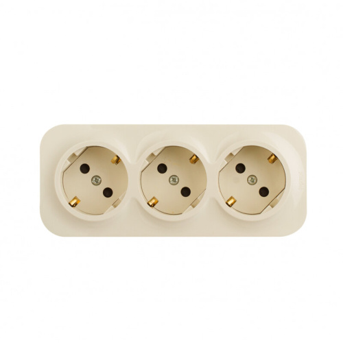 Розетка 3-местная для открытой установки с з/к с з/ш с предварительным подкл 16А слон кость QUTEO