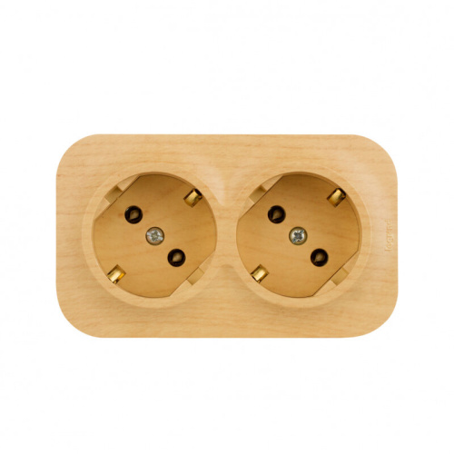 Розетка 2-местная для открытой установки с з/к без з/ш с предварительным подкл 16А дерево QUTEO