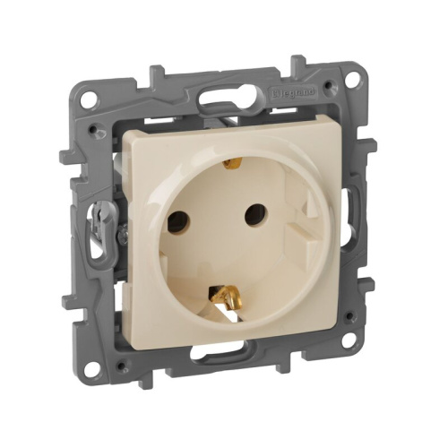 Розетка 1-местная с заземлением без защитных шторок 16А слоновая кость ETIKA
