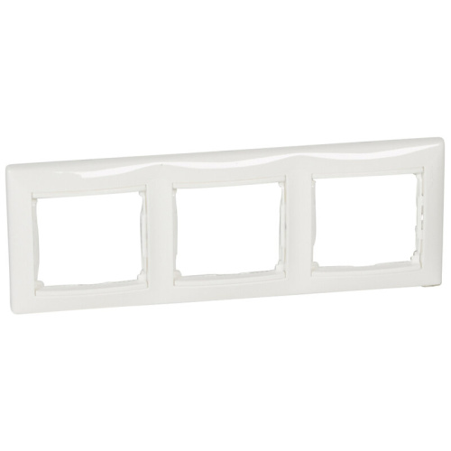Рамка 3-местная белый VALENA