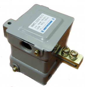 Электромагнит МИС-2200 ЕУ3, 220В, толкающее исполнение, ПВ 100%, IP20, с жесткими выводами